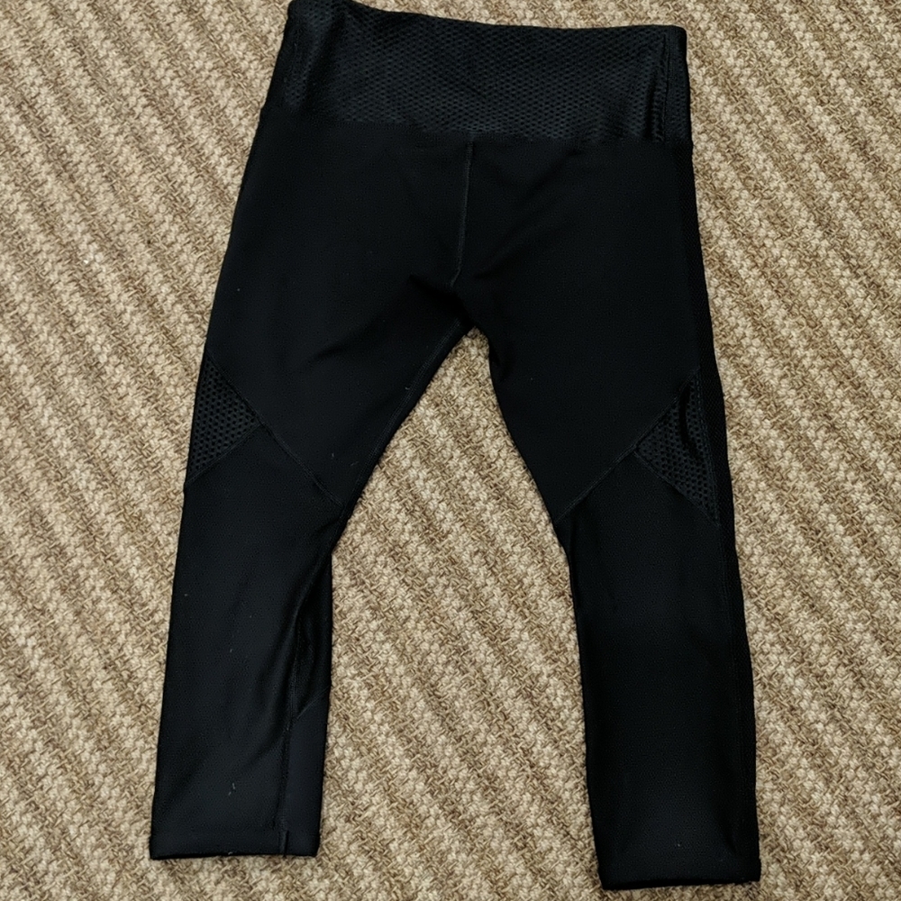 Lorna Jane Mesh Capri Leggings - Picture 5 of 6